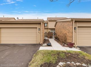 6424 Richard Run, West Bloomfield, MI 48322