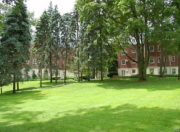5th image of 5 Chateaux Cir APT 5A