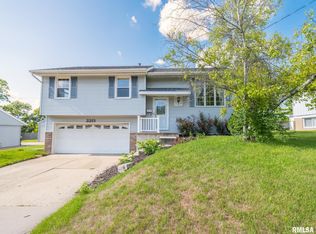 2213 W Kensington Dr, Peoria, IL 61614