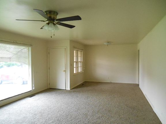 2nd image of 214 SE Rockwood Ave