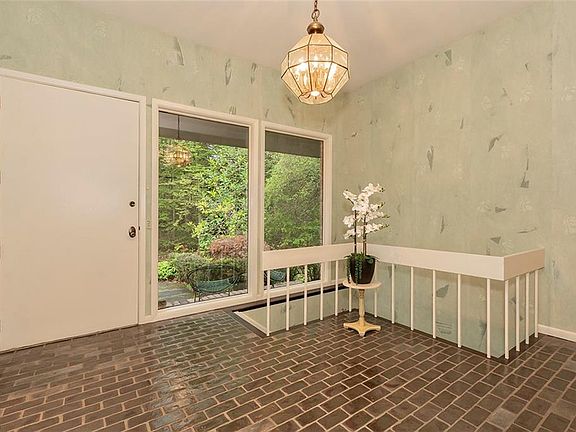 3rd image of 130 Quail Hollow Dr