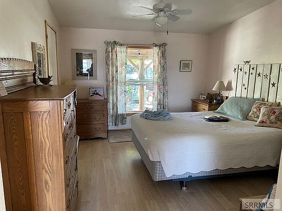 3rd image of 1096 Hotsprings Rd