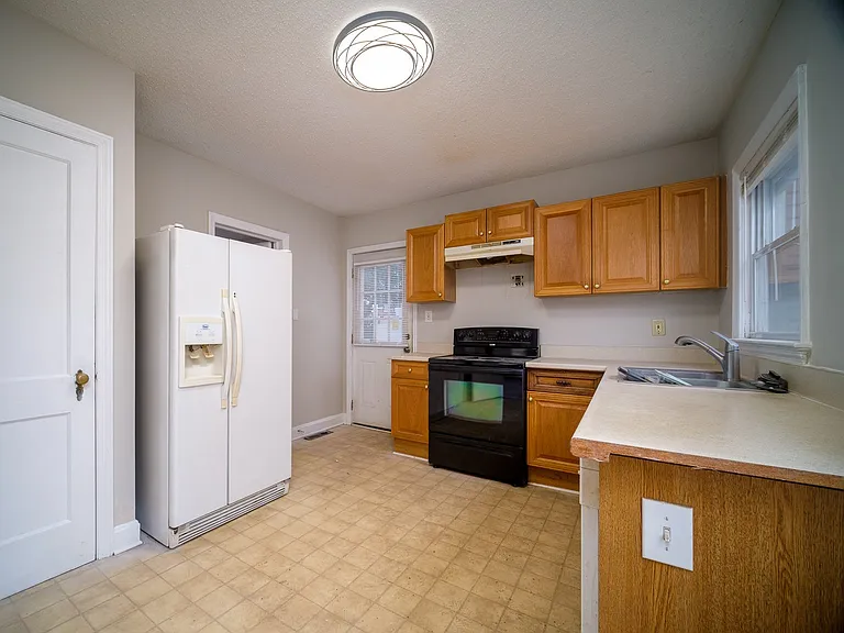 3030 Marlowe Ave — Photo 3