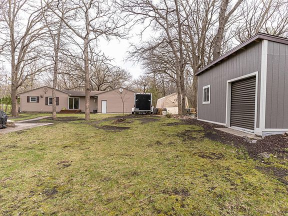 5th image of 728 S Woodland Dr