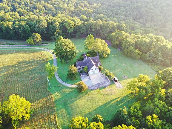 4th image of 1046 Slick Rock Rd