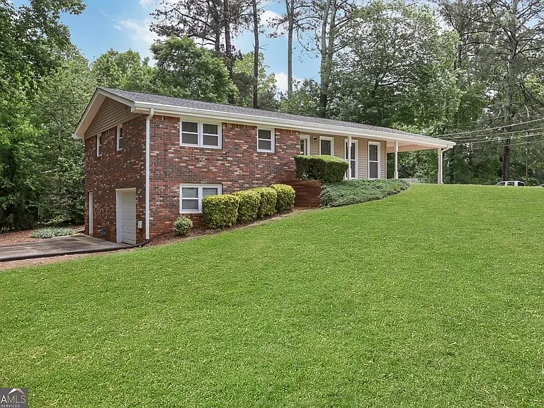 4845 Oak Grove Dr — Photo 3