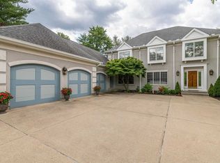 14 Camargo Canyon Dr, Cincinnati, OH 45243