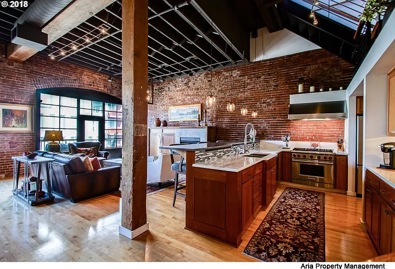 2 bed, 1880 sqft, $6,450 — Photo 3
