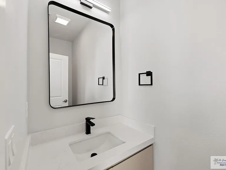 6934 Diamond Cove Dr — Photo 9