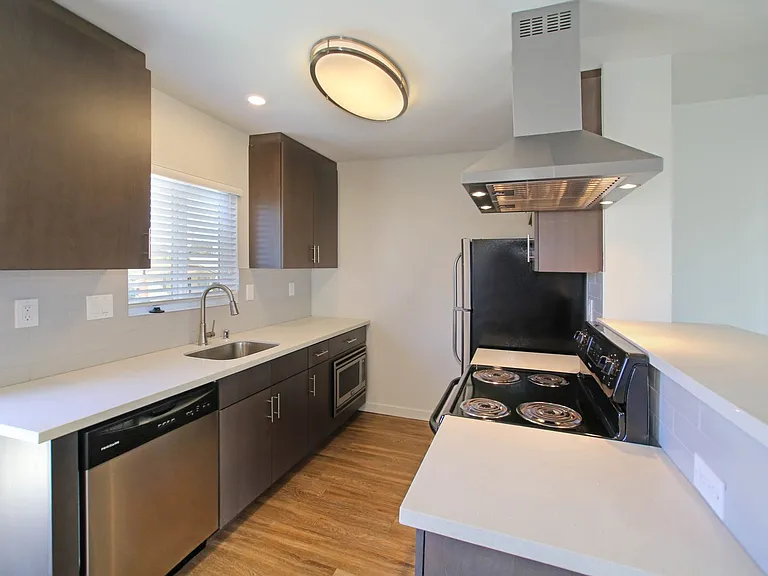 unit on 32nd — Photo 14