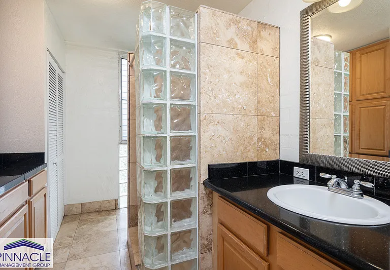 240 Liliuokalani Ave #401 — Photo 9