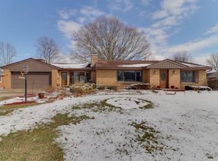 912 Hastings Dr, Bloomington, IL