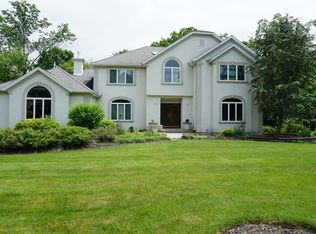 9 Powder Horn Dr, Suffern, NY 10901