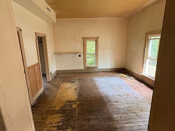 5th image of 129 Hall St
