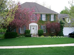 955 E Amberwood Cir, Naperville, IL 60563