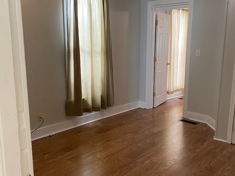 211 Burns Ave — Photo 7
