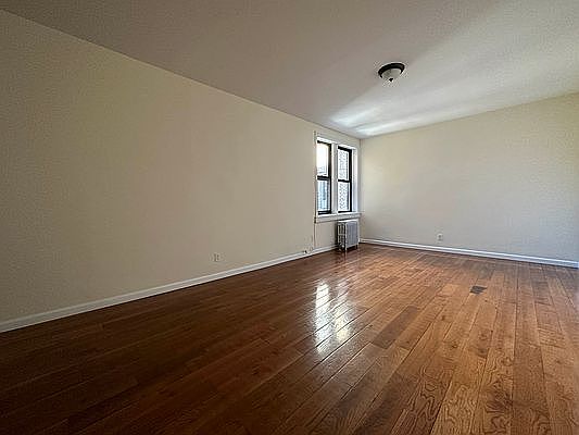3rd image of 165 Pinehurst Ave APT 4H