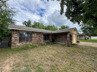 412 7th St, Barling, AR 72923