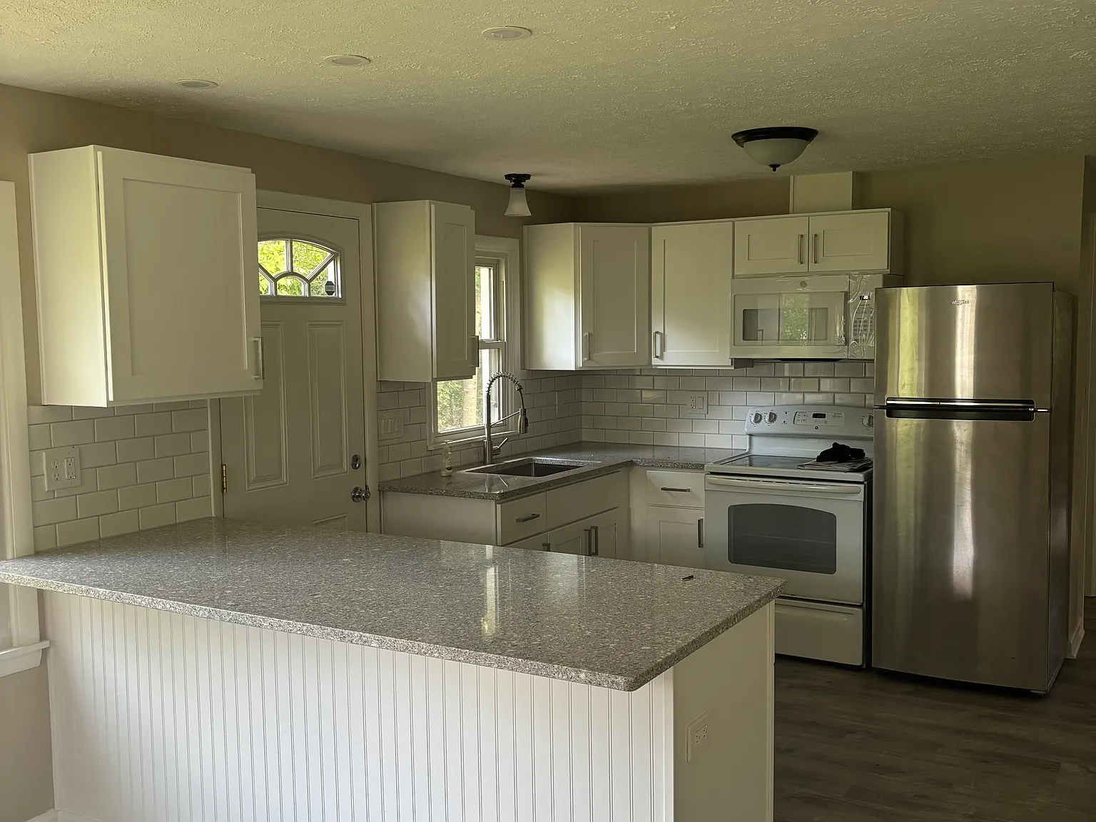 30 Camelot Dr — Photo 2