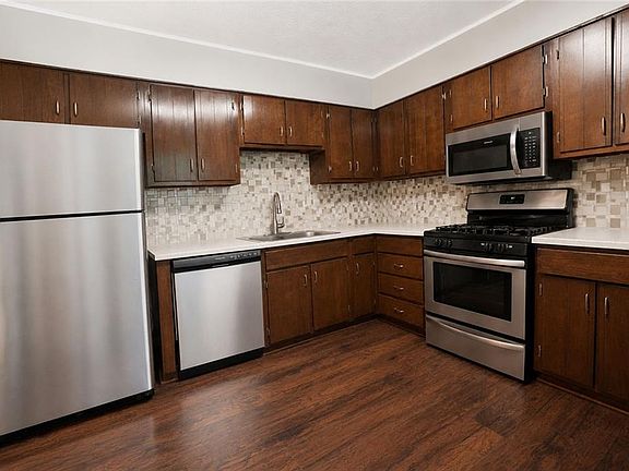 4th image of 8265 Park Ridge Dr