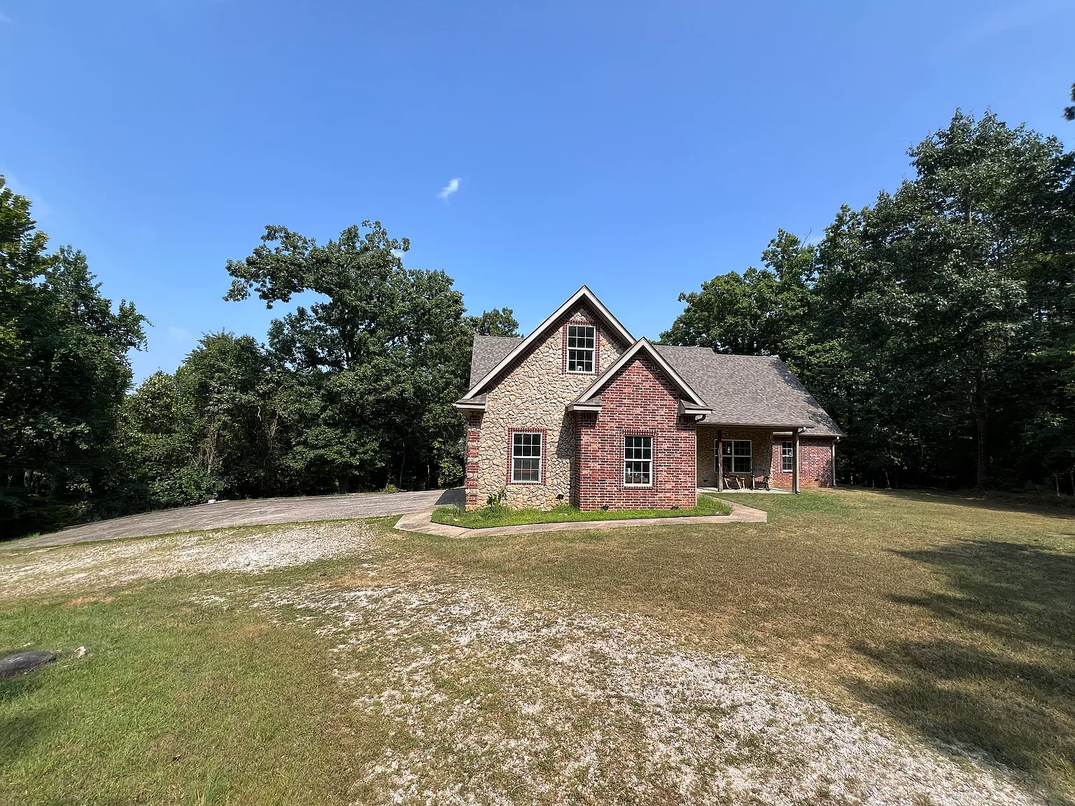4 bed, 2500 sqft, $2,970 — Photo 2