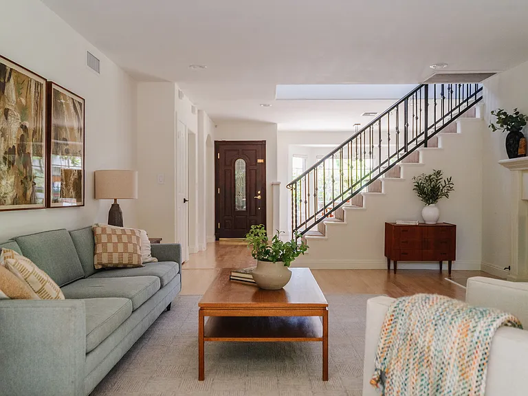 13230 Hesby St — Photo 7