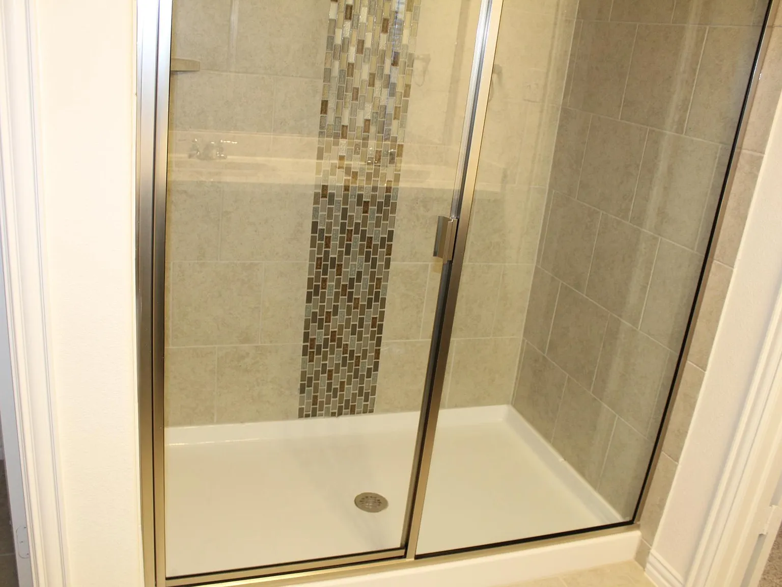 4 bed, 1985 sqft, $2,150 — Photo 4