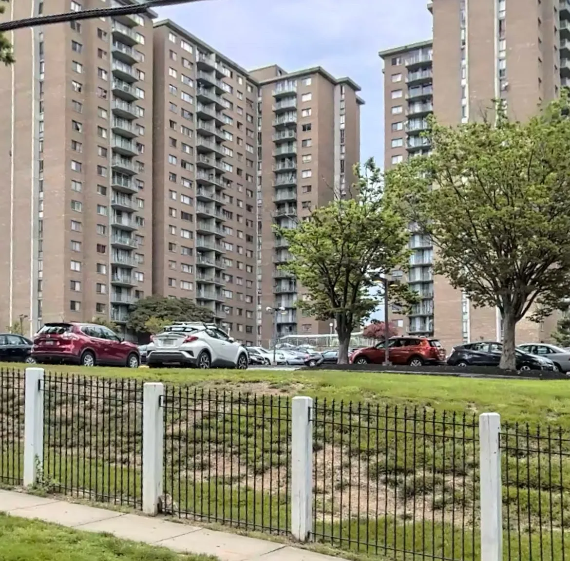 2 bed, 1111 sqft, $1,800 — Photo 2