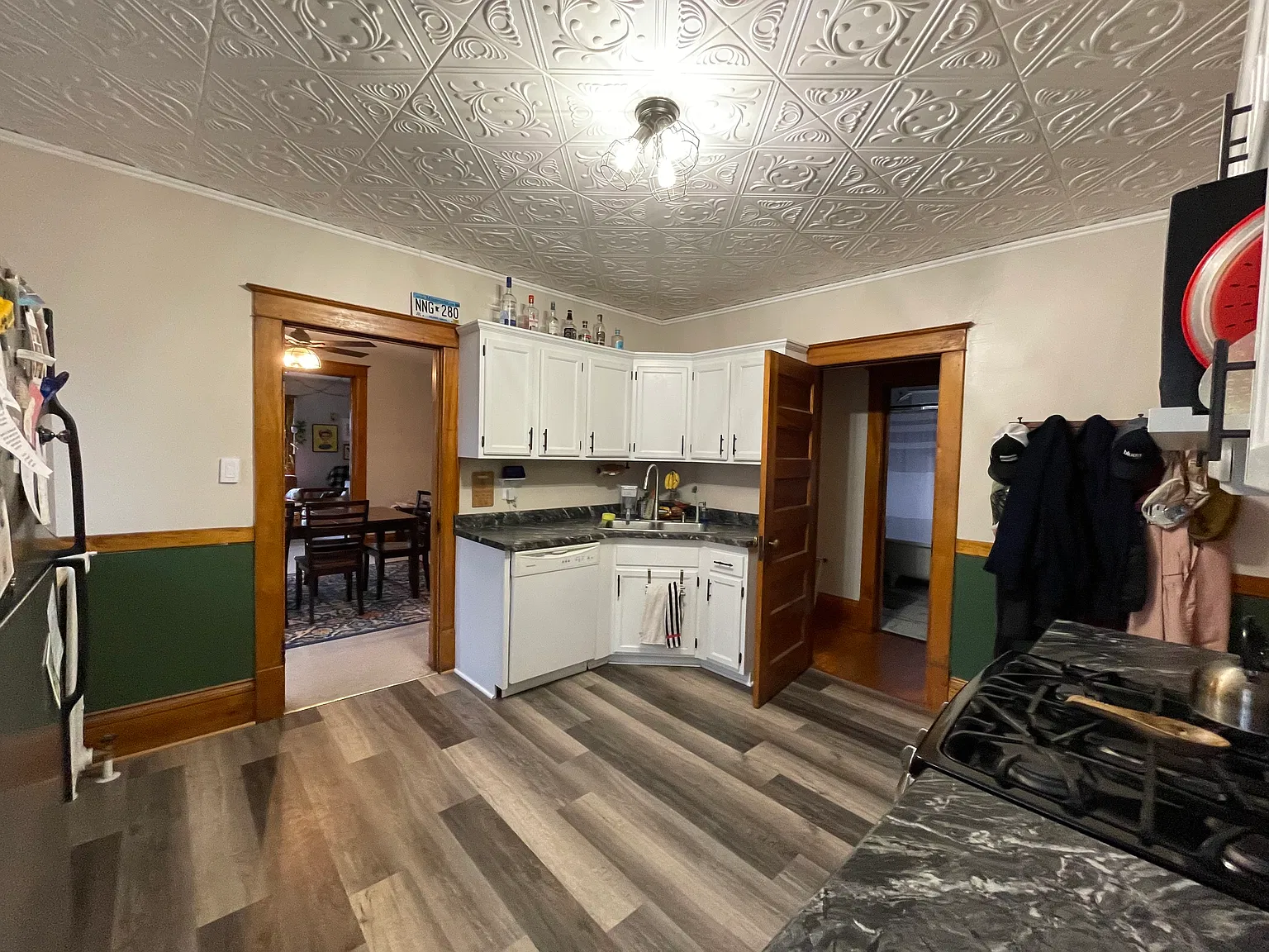 3 bed, 1200 sqft, $2,100 — Photo 4