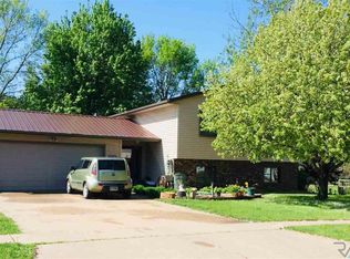 216 E Cardinal Cir, Brandon, SD 57005