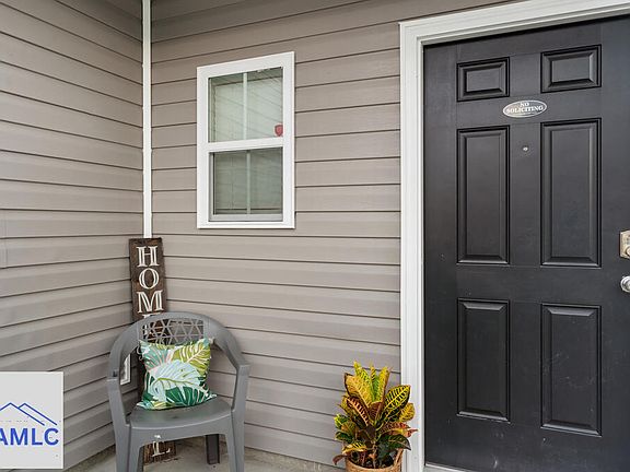 3rd image of 751 Fairview Cir