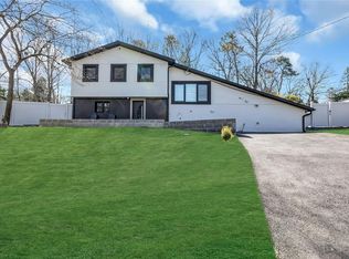37 Carldon Ln, Hauppauge, NY 11788