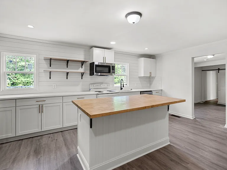715 Corinth Rd — Photo 11