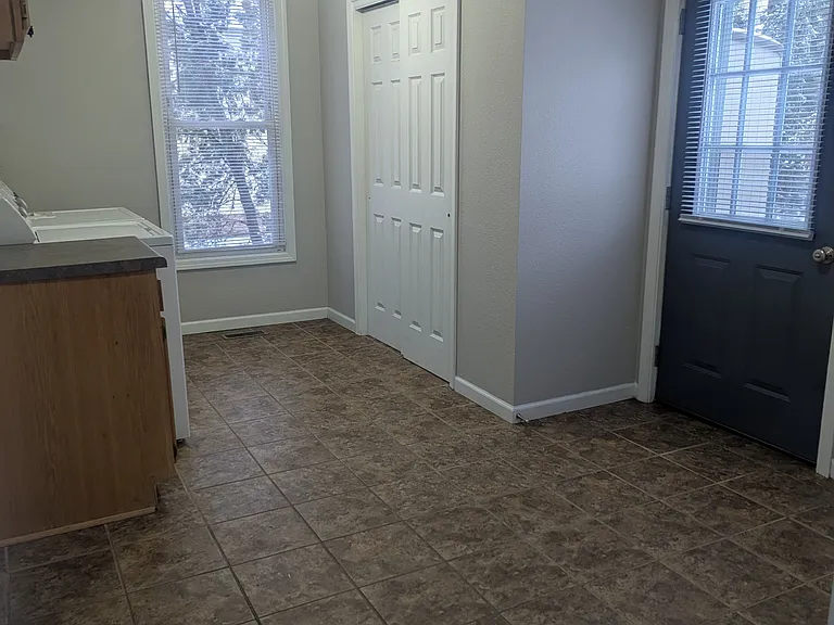 536 Metomen St — Photo 6