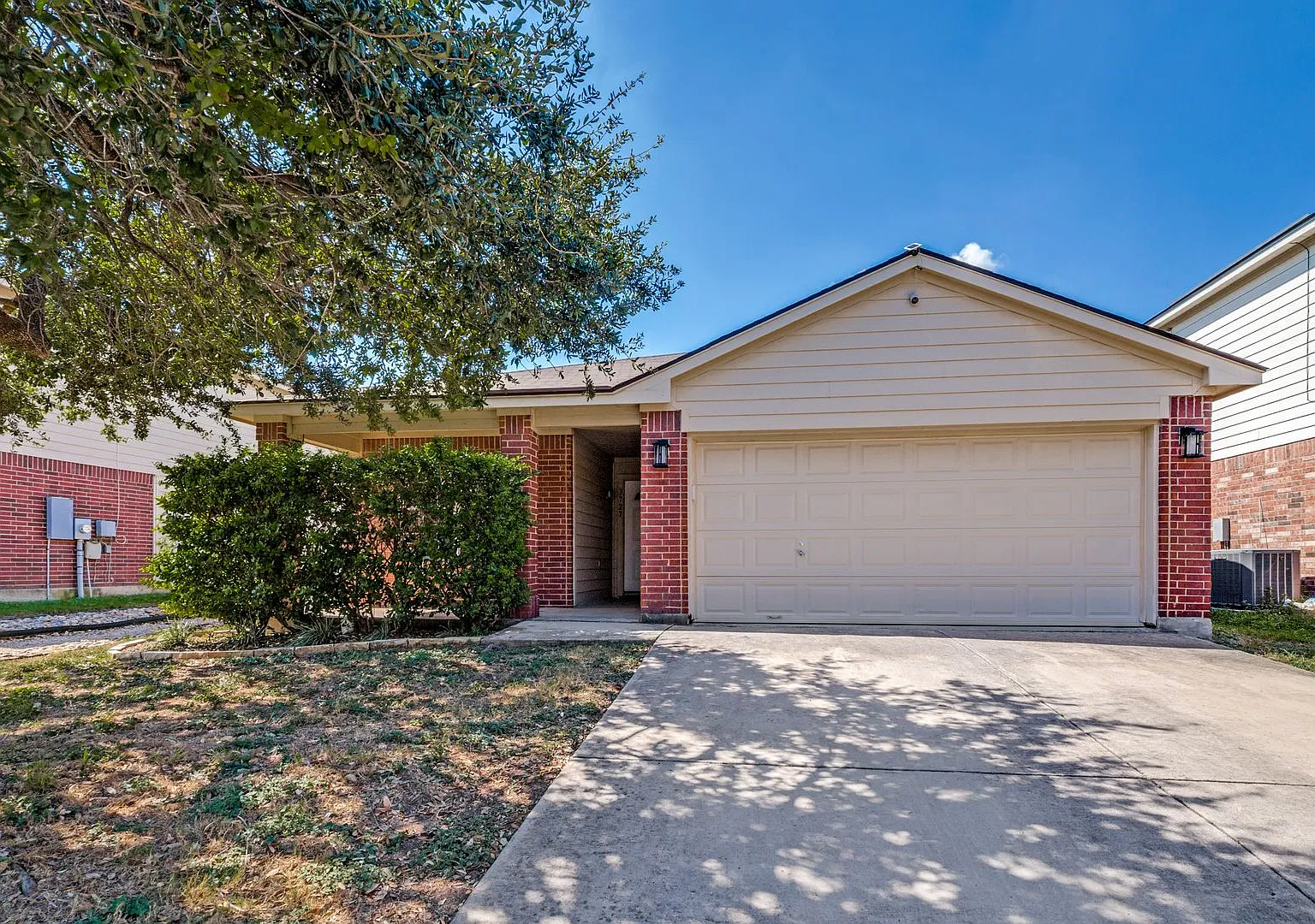 One Story 3-Bedroom Minutes From Lackland — Photo 2