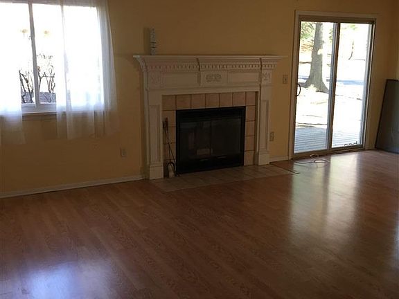 3rd image of 109 Grenadier Ct