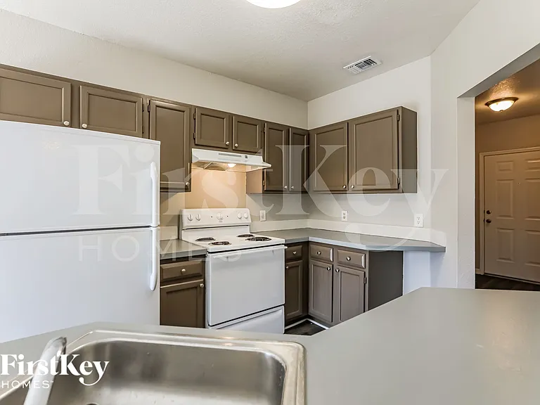 3169 N Biscayne Dr — Photo 5