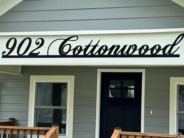 902 Cottonwood St, Emporia, KS 66801
