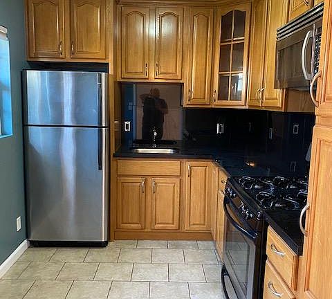 3rd image of 916 Oak Ave #916