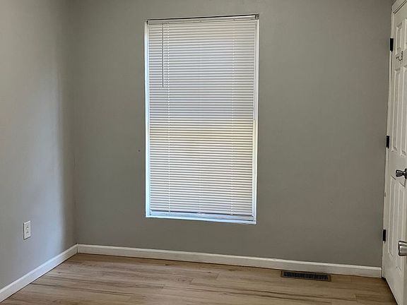 4th image of 1526 8th Ave #B