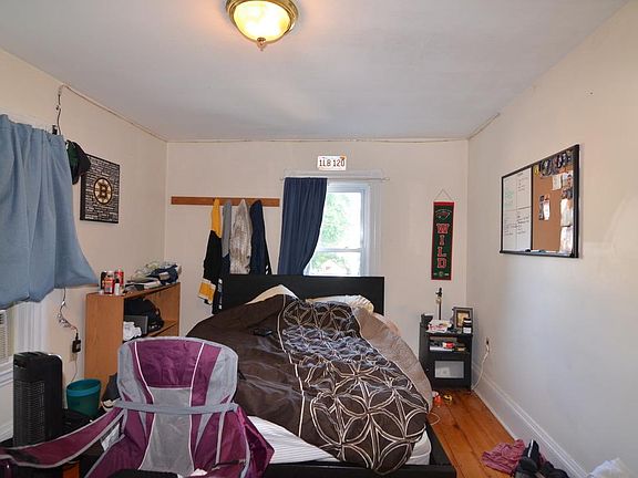 4th image of 308 Belmont St