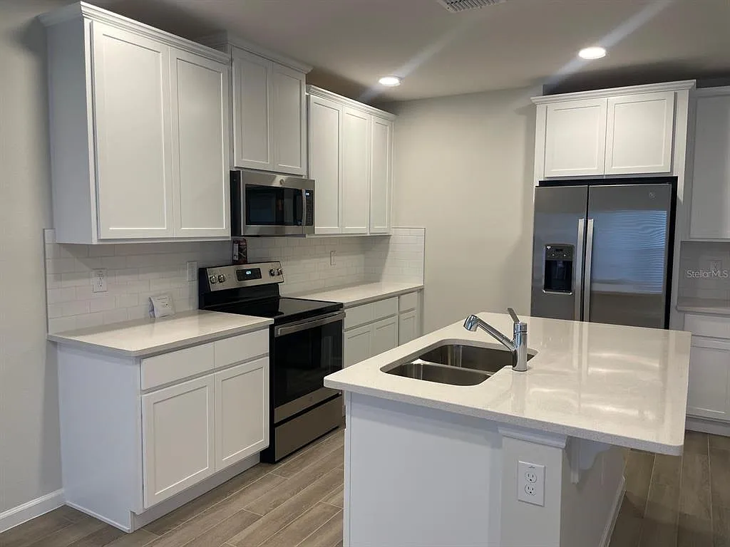 3 bed, 2.5 bath, 1556 sqft, $2,450 — Photo 2