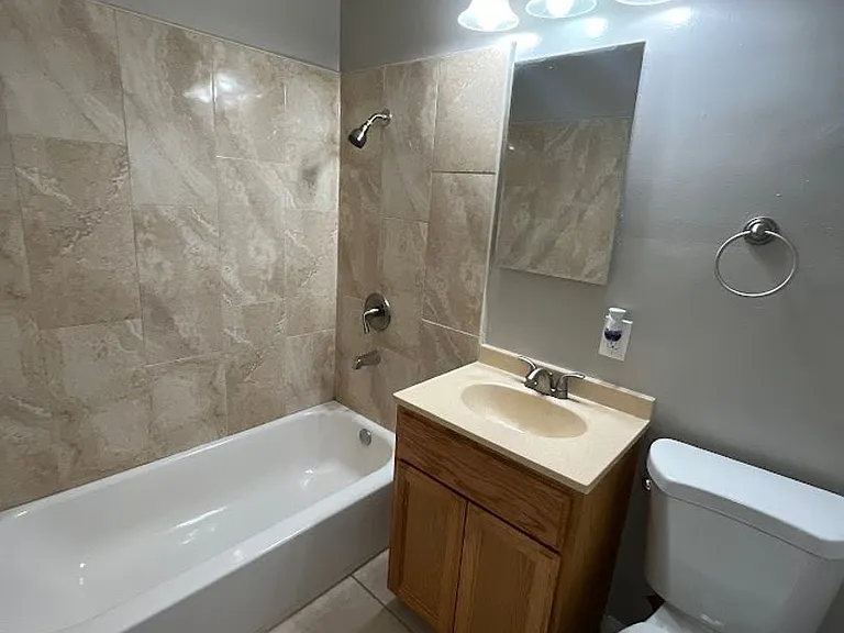 0086 Ocean-Capri Building — Photo 26