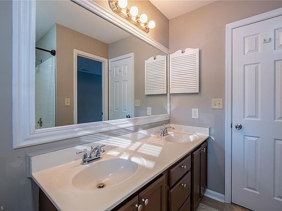 4th image of 5305 N Oaks Dr