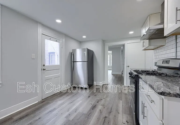 611 S Prince St — Photo 23