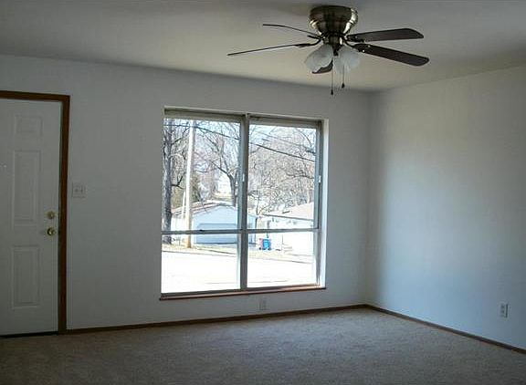 5th image of 3006 Wismer Ave