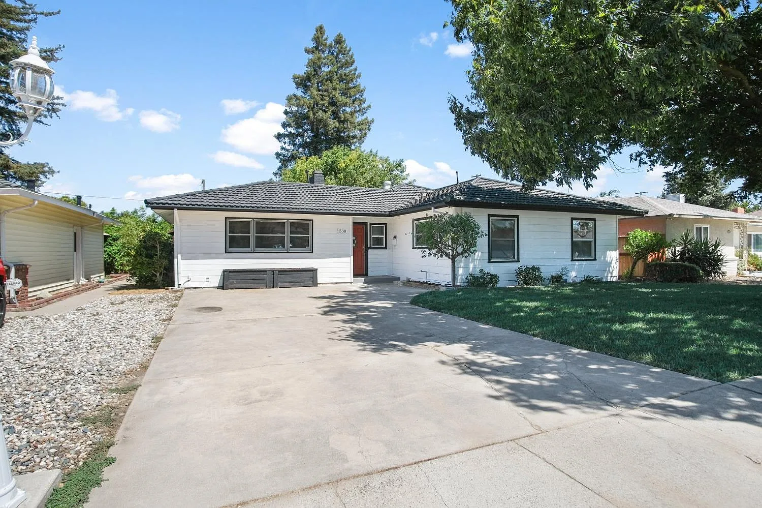 1530 Bronson Ave photo 1