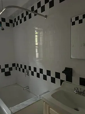 Rented by Voro Purple LLC | media 9