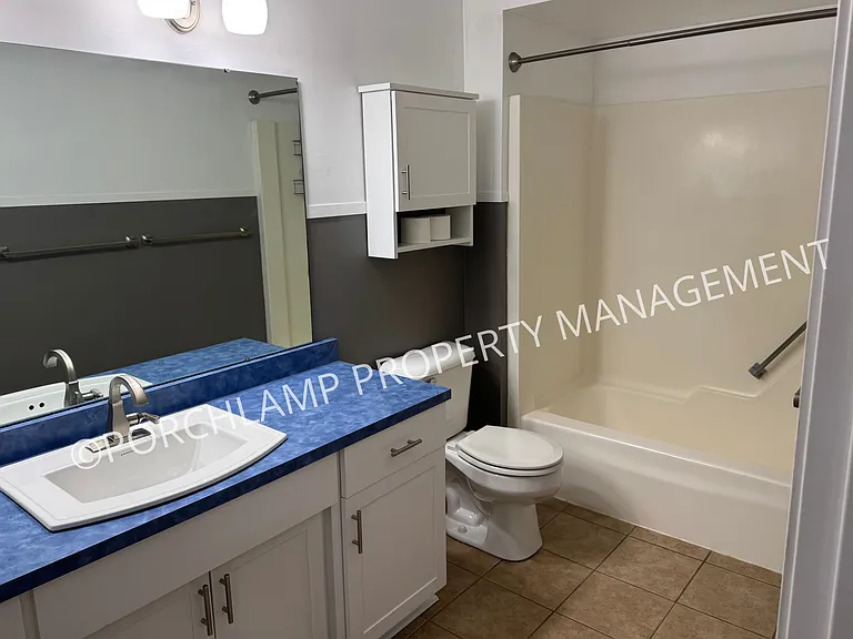 17460 Dunewood Ct #B — Photo 18