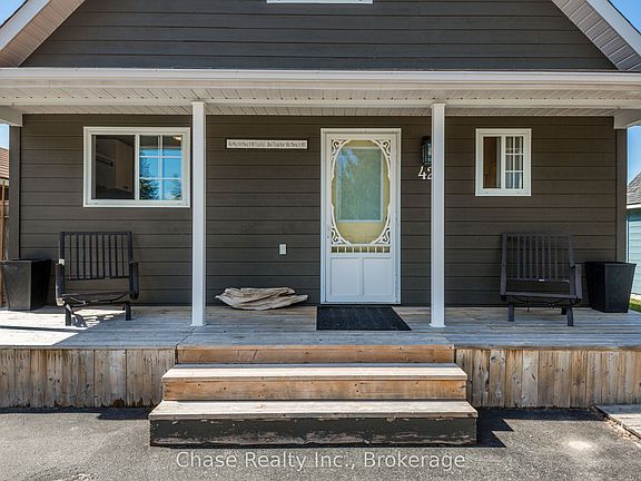 3rd image of 42 Madawaska Trl